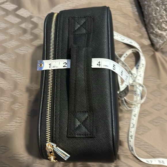 Cosmetic case with LED mirror - Picture 9 of 10